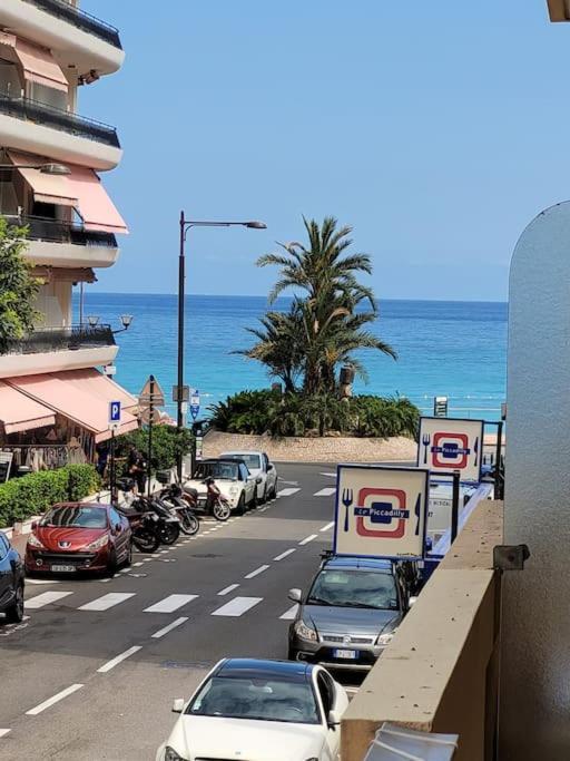 Studio Entre Plages Et Monaco Climatise Parking Roquebrune-Cap-Martin Exterior foto